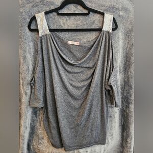 Cold shoulder top with sequin straps. 2xl. Gray.